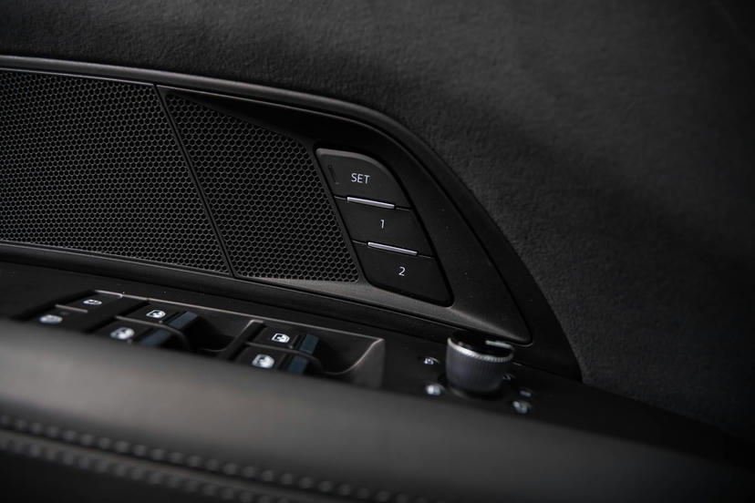 Stoelen vóór, elektrisch verstelbaar met geheugenfunctie voor de bestuurdersstoel