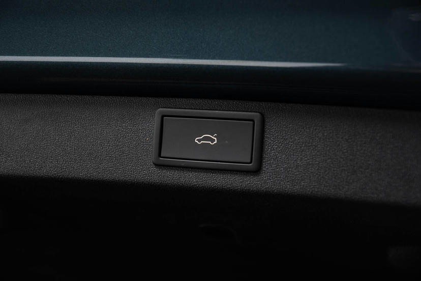 Achterklep elektrisch bediend (openen + sluiten)